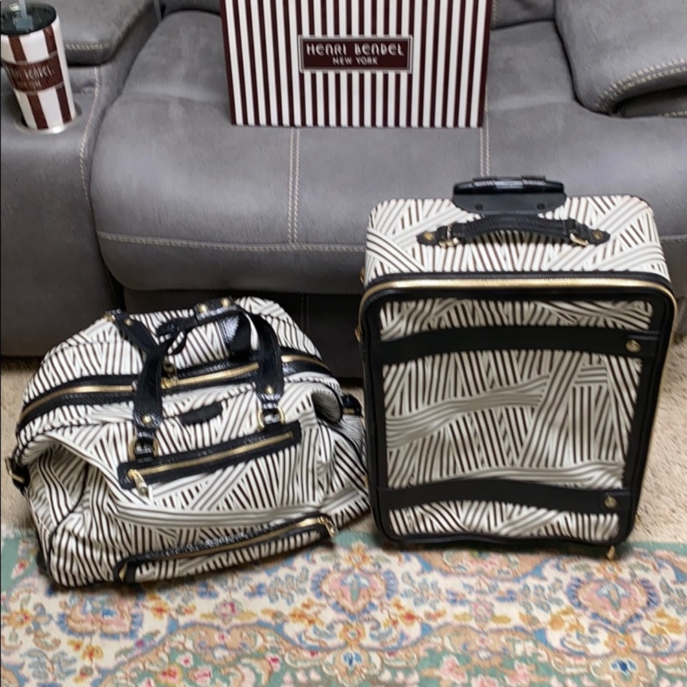 Henri Bendel 4 piece Luggage set 💥 - Picture 9 of 9